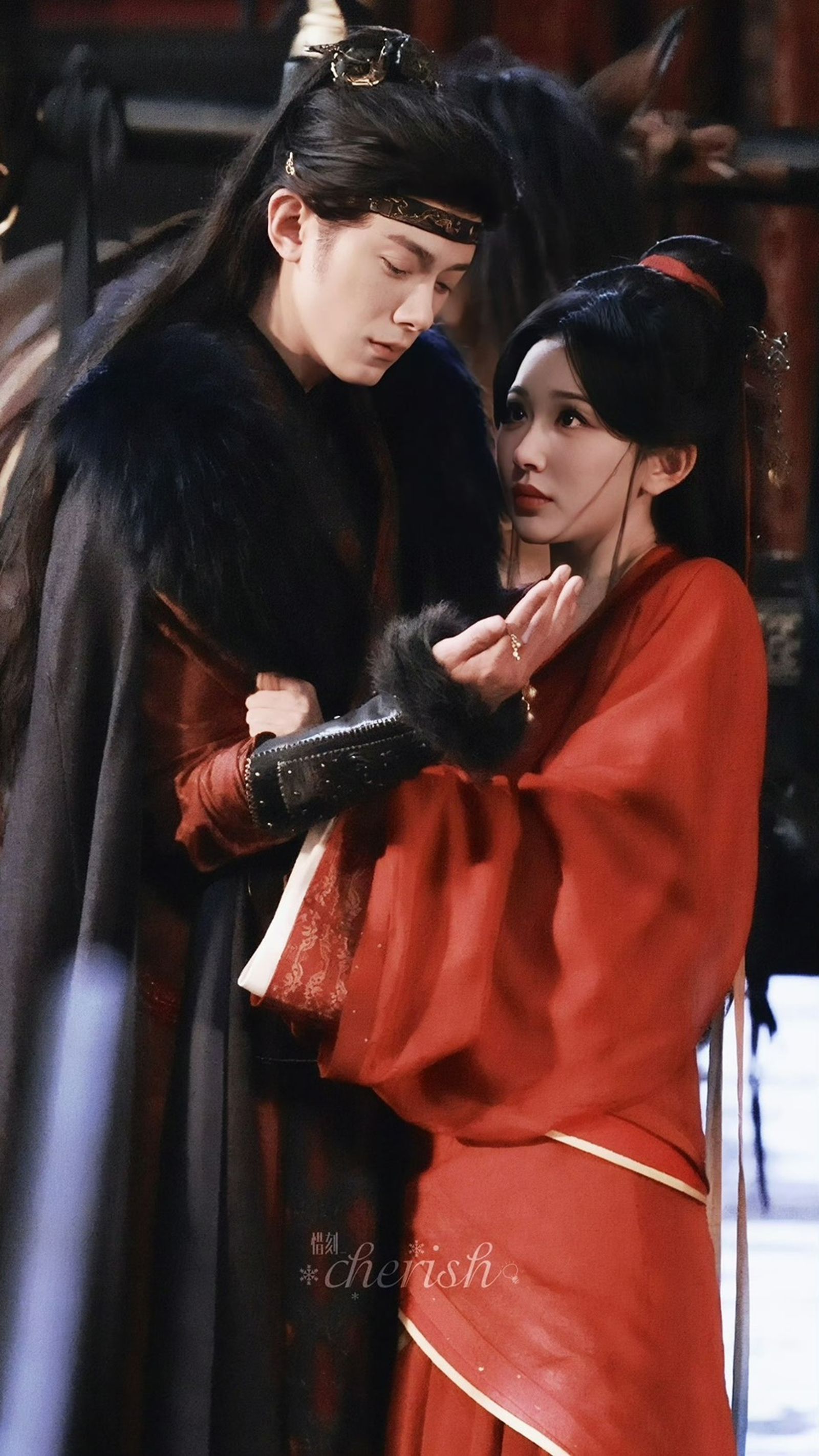 鄧凱（左）、孔雪兒在《將門獨后》中二搭。翻攝微博