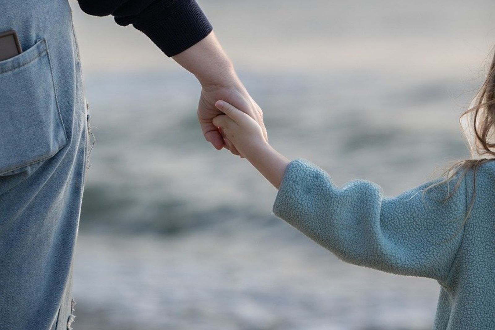 年輕爸媽快看！政院拍板「有1名未滿12歲兒童」可僱外傭　4/13起上路