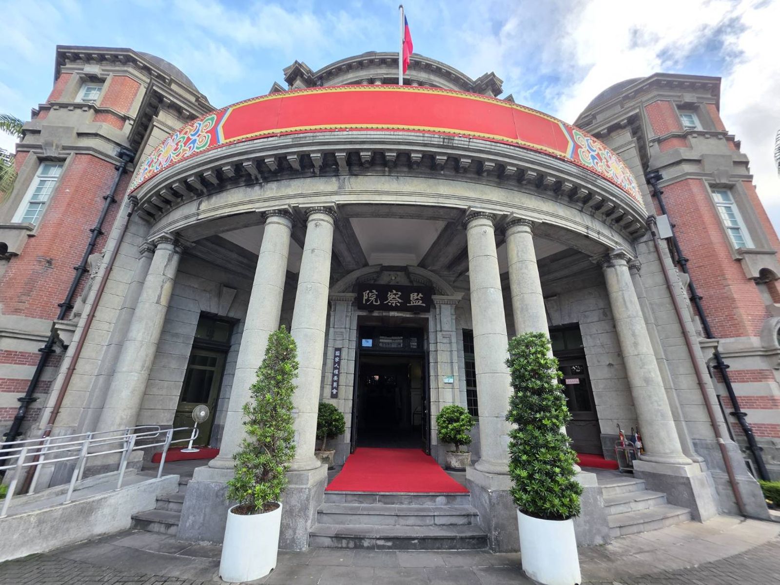 大聲辱罵、摔公文、假日被迫加班！衛福部「5主管職場霸凌」全遭彈劾