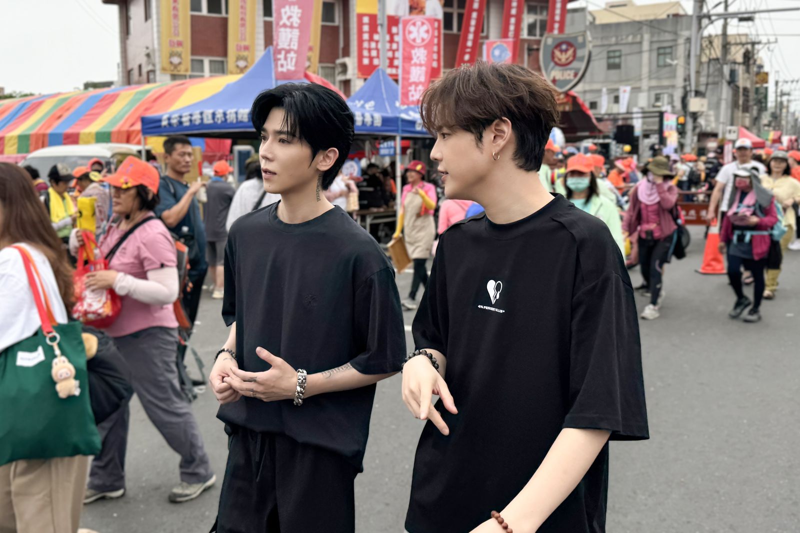 見證媽祖遶境「3進3退」震撼畫面　畢書盡被進香民眾認出求合照打卡