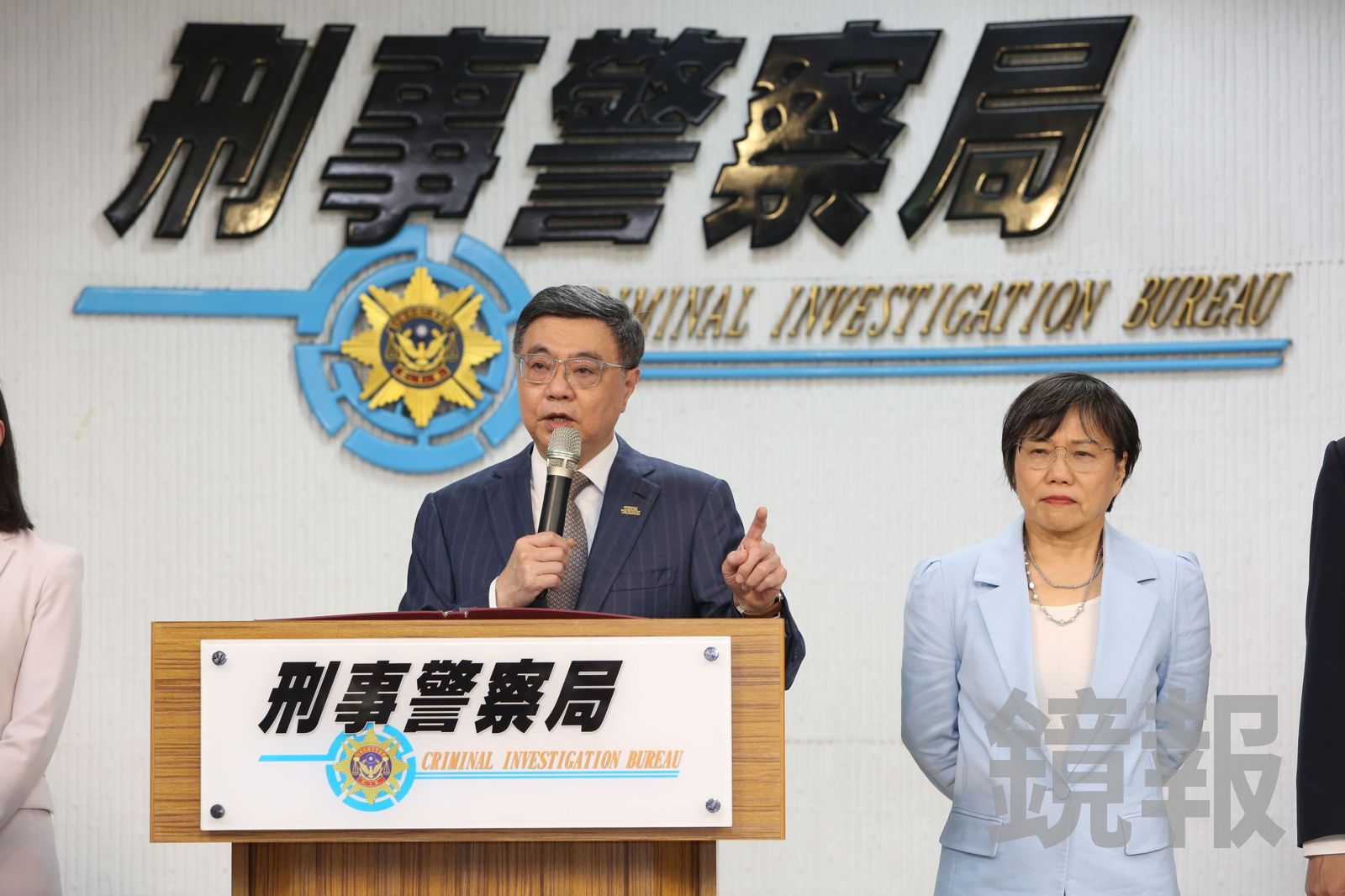 行政院長卓榮泰、內政部長劉世芳到刑事局視察打詐專案。翻攝畫面