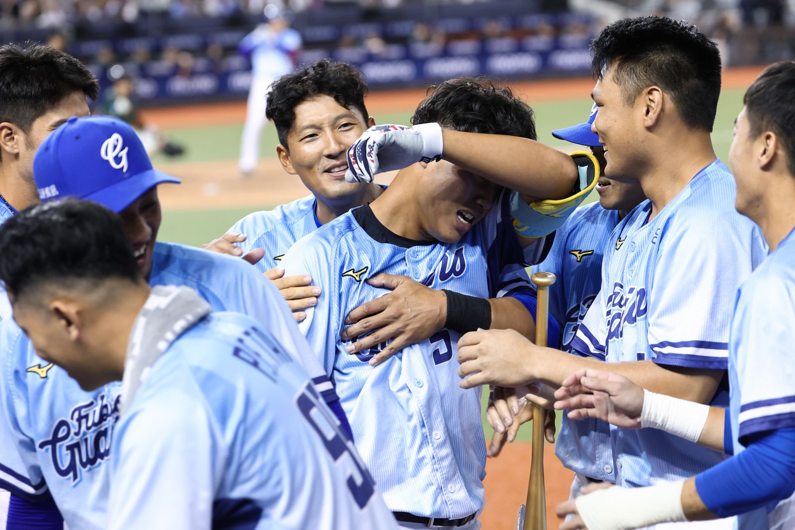 中職／王念好「想要證明自己」！大巨蛋本季首轟　繞壘落淚釋放壓力