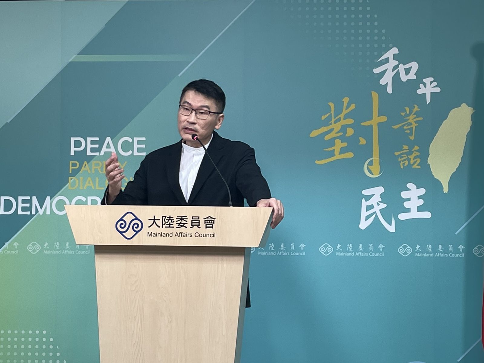林楚茵疑筆電男是「共諜」挨轟獵巫 梁文傑提「匪諜就在你身邊」:提高警覺很重要