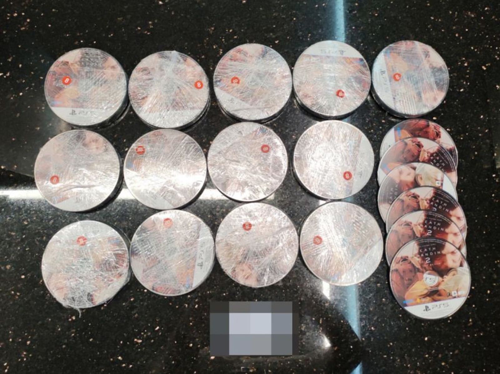中國男子腿綁168片光碟闖關遭查獲 全是PS5新作《死亡擱淺2》