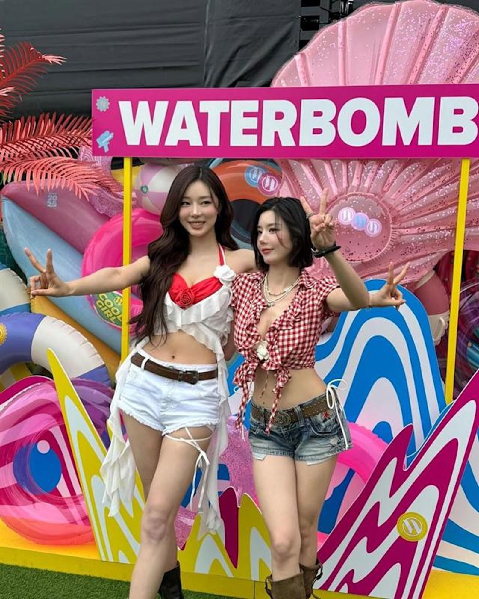 權恩妃（右）合體李時安（左）表演。翻攝IG @silver_rain.__