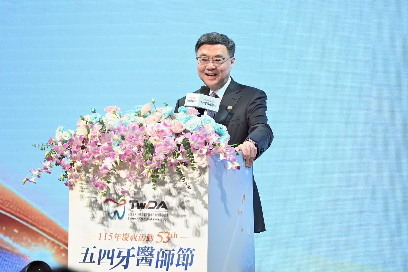 行政院長卓榮泰今搶先宣布，民進黨將徵召林月琴返鄉參選苗栗市長。（圖／行政院提供）