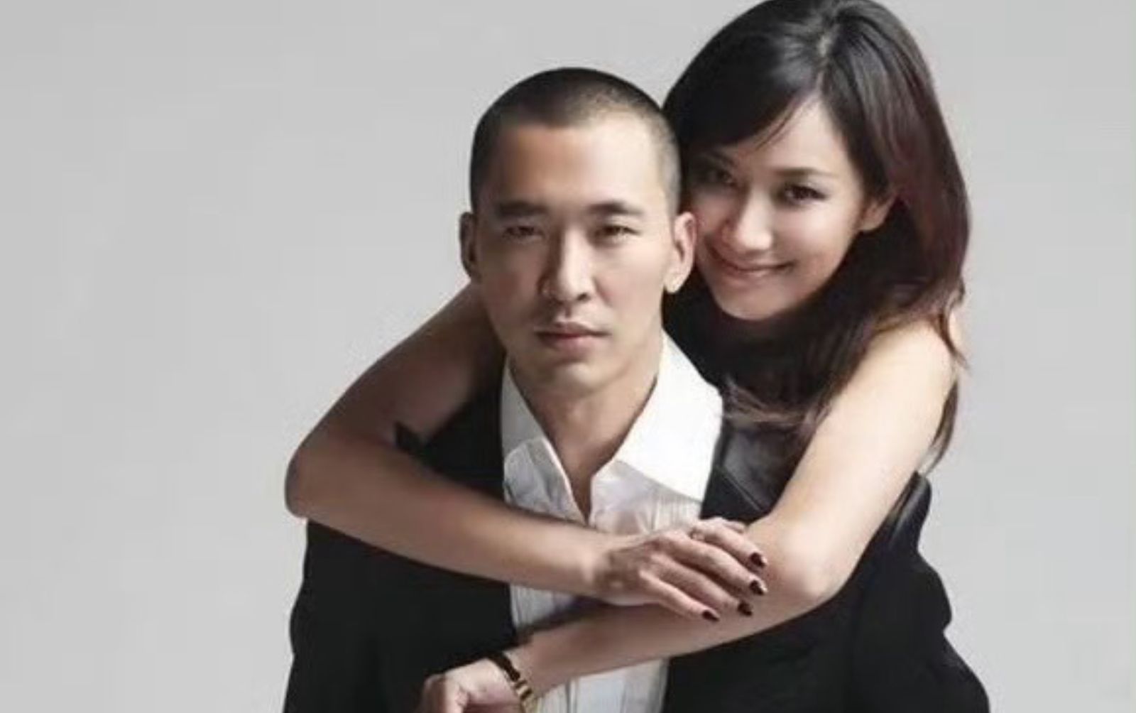 和徐靜蕾愛情長跑15年！51歲黃立行近況曝光　美國超市低調約會