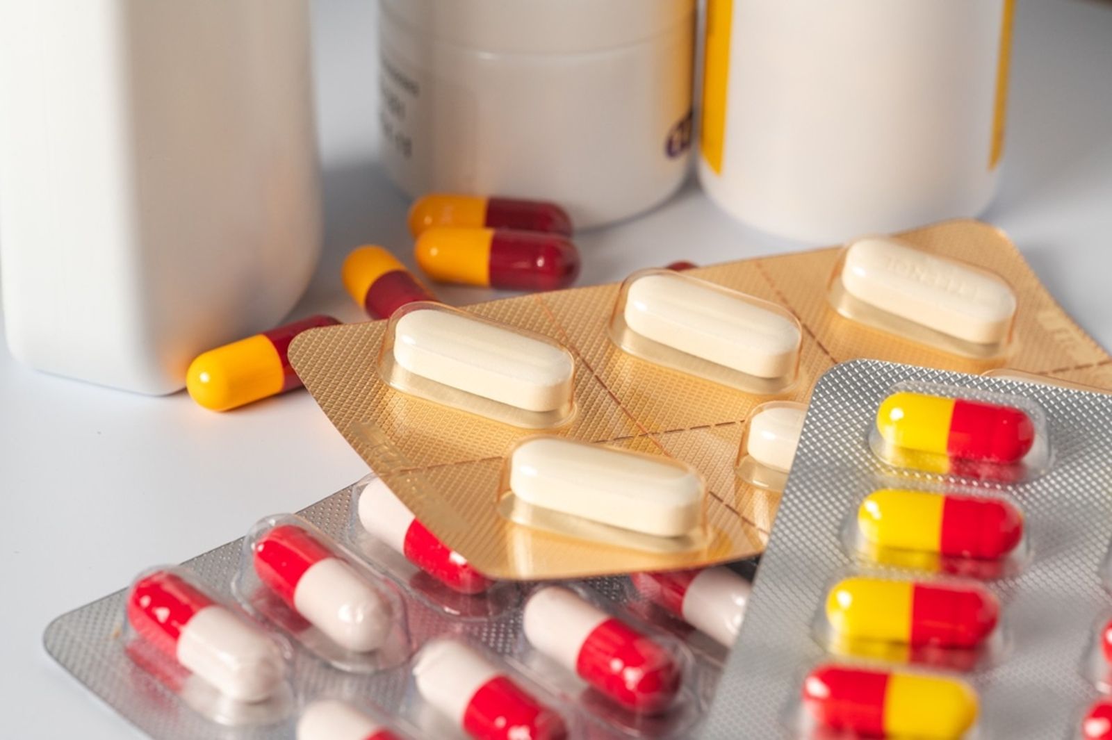 台灣「這藥物」1500萬人都在吃！醫師示警濫用行為：嚴重恐傷腎、血栓
