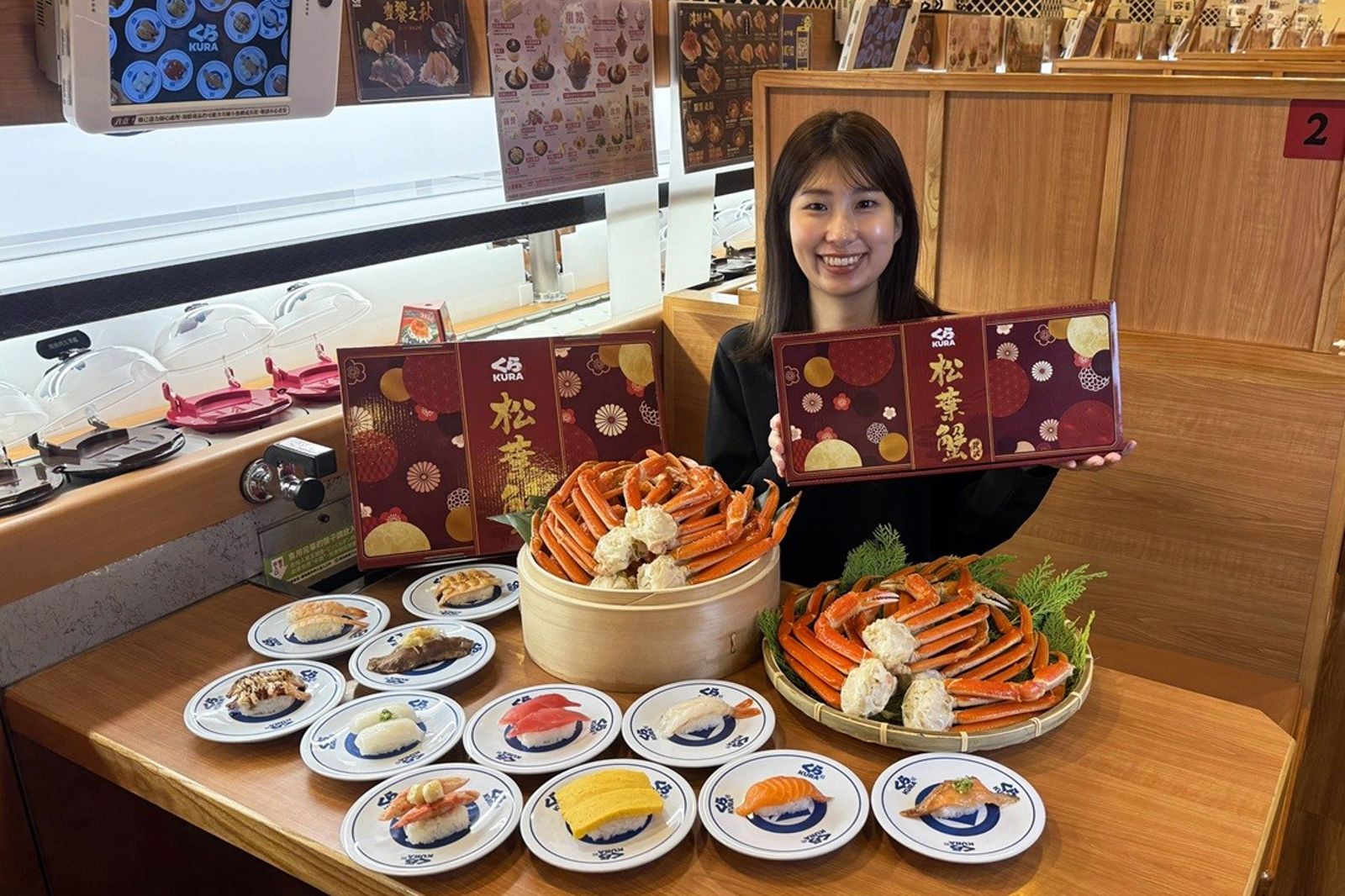 「豪華松葉蟹禮盒」有嚴選蟹腳的尺寸和品質。（藏壽司供圖）