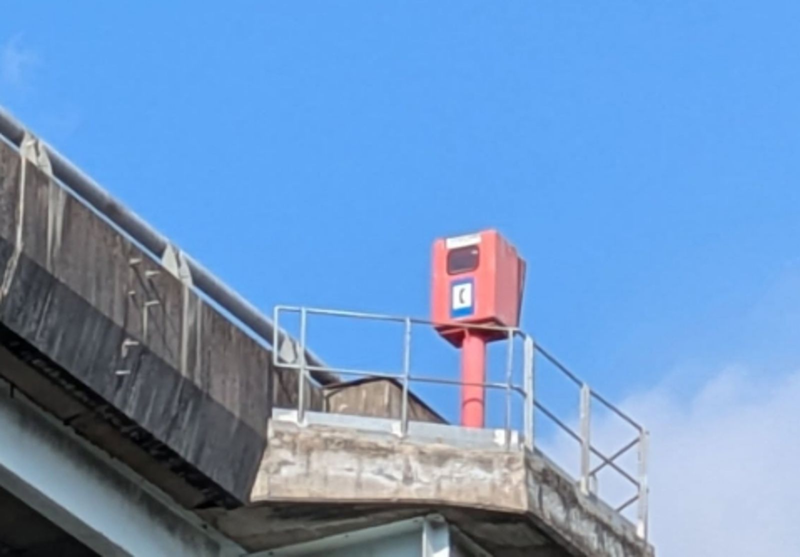 國道路邊緊急電話已成了時代的眼淚。圖/翻攝自FB/路上觀察學院