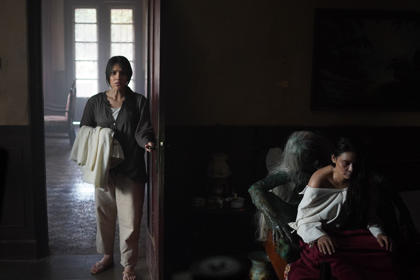 印尼《血怨》改編真實靈異　女主角拍片驚遭「守護小鬼」半夜叫醒