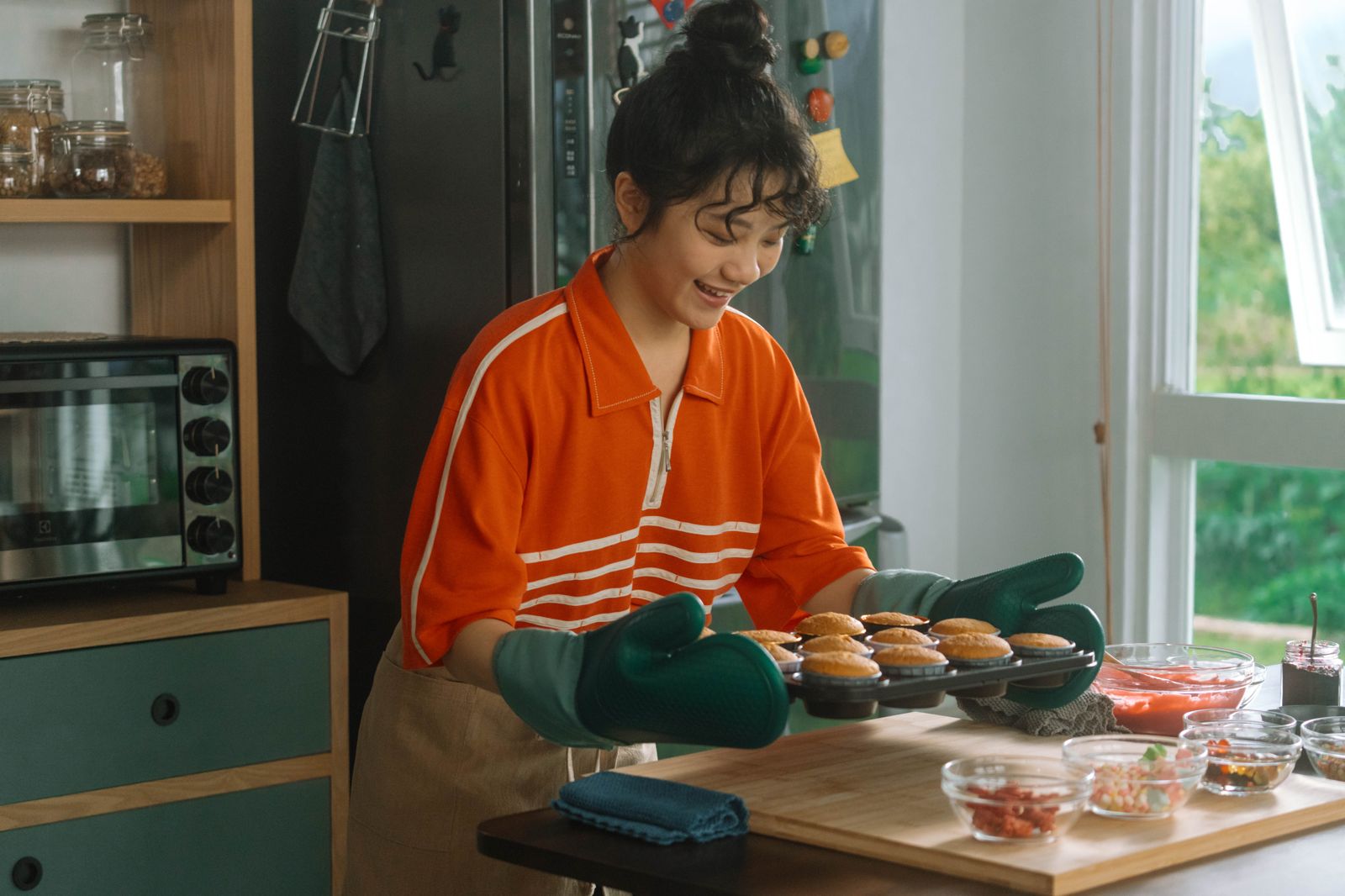 李玲葦為戲學習製作甜點。公視+