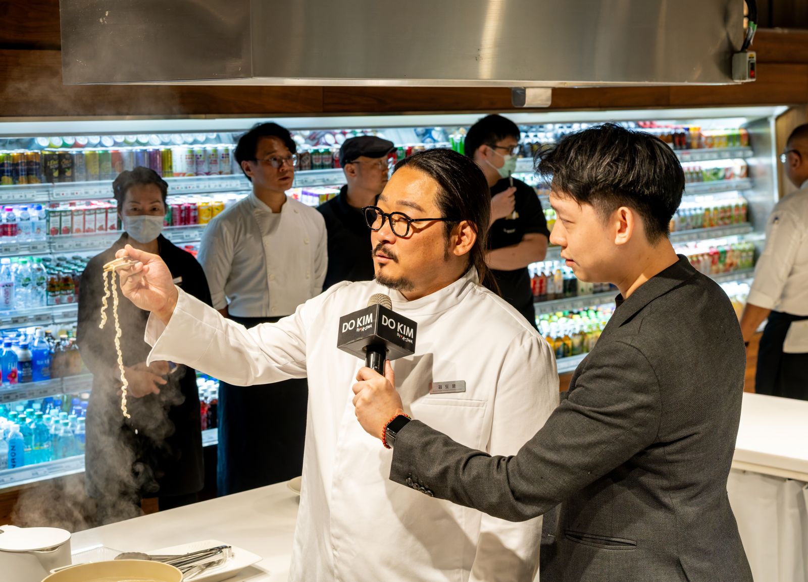 兩款拌麵都由金度潤主廚親自調整麵體與醬汁比例。（DO KIM供圖）