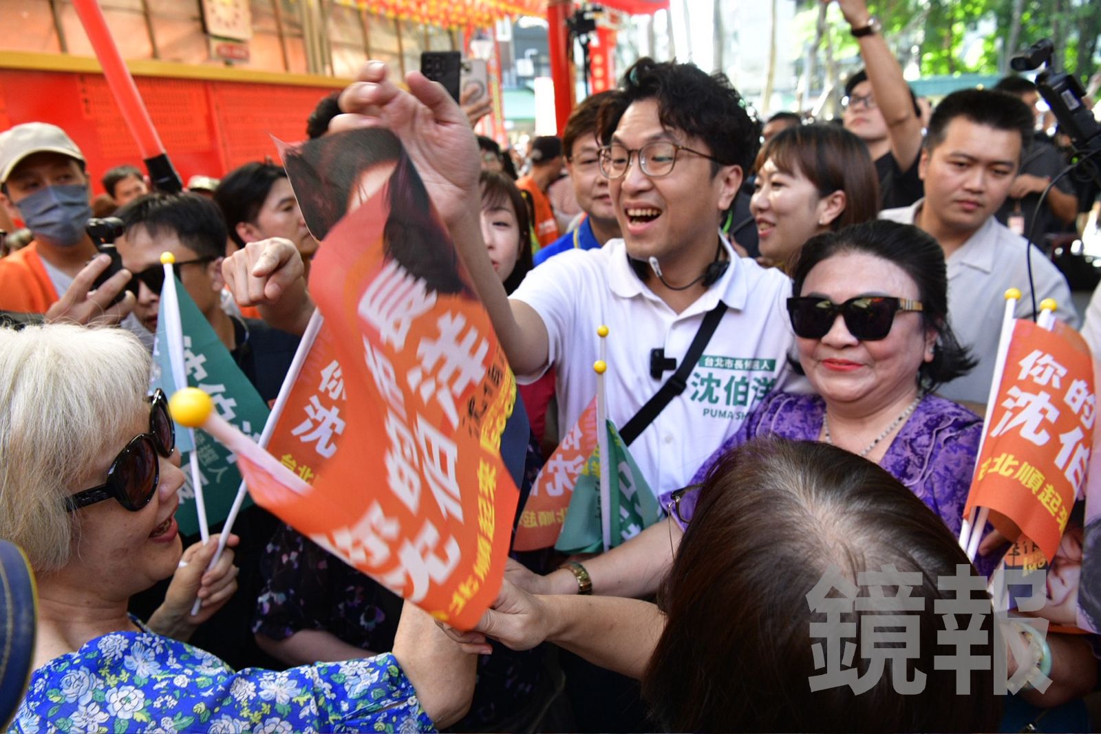 「五分埔小孩」沈伯洋回老家掃街 沈家家族婆婆媽媽們全出動力挺