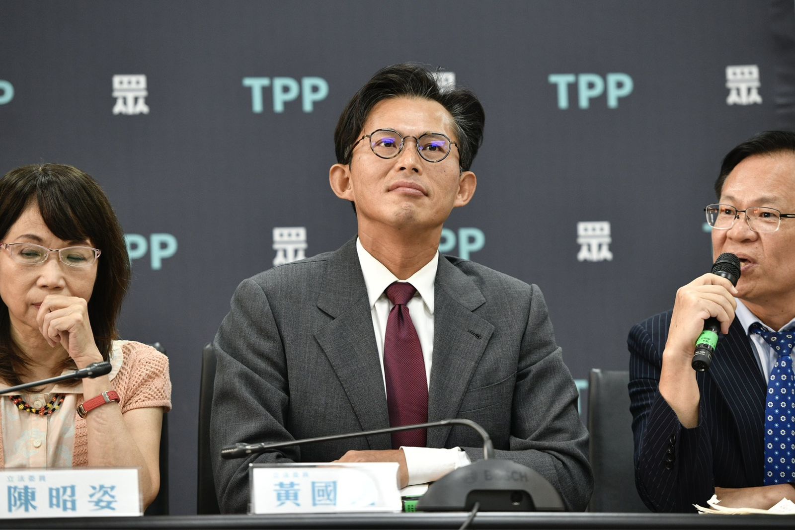 懶人包／政媒聯手組政治狗仔！情蒐政敵還兜售偷拍照　一文看懂黃國昌揭弊陰招