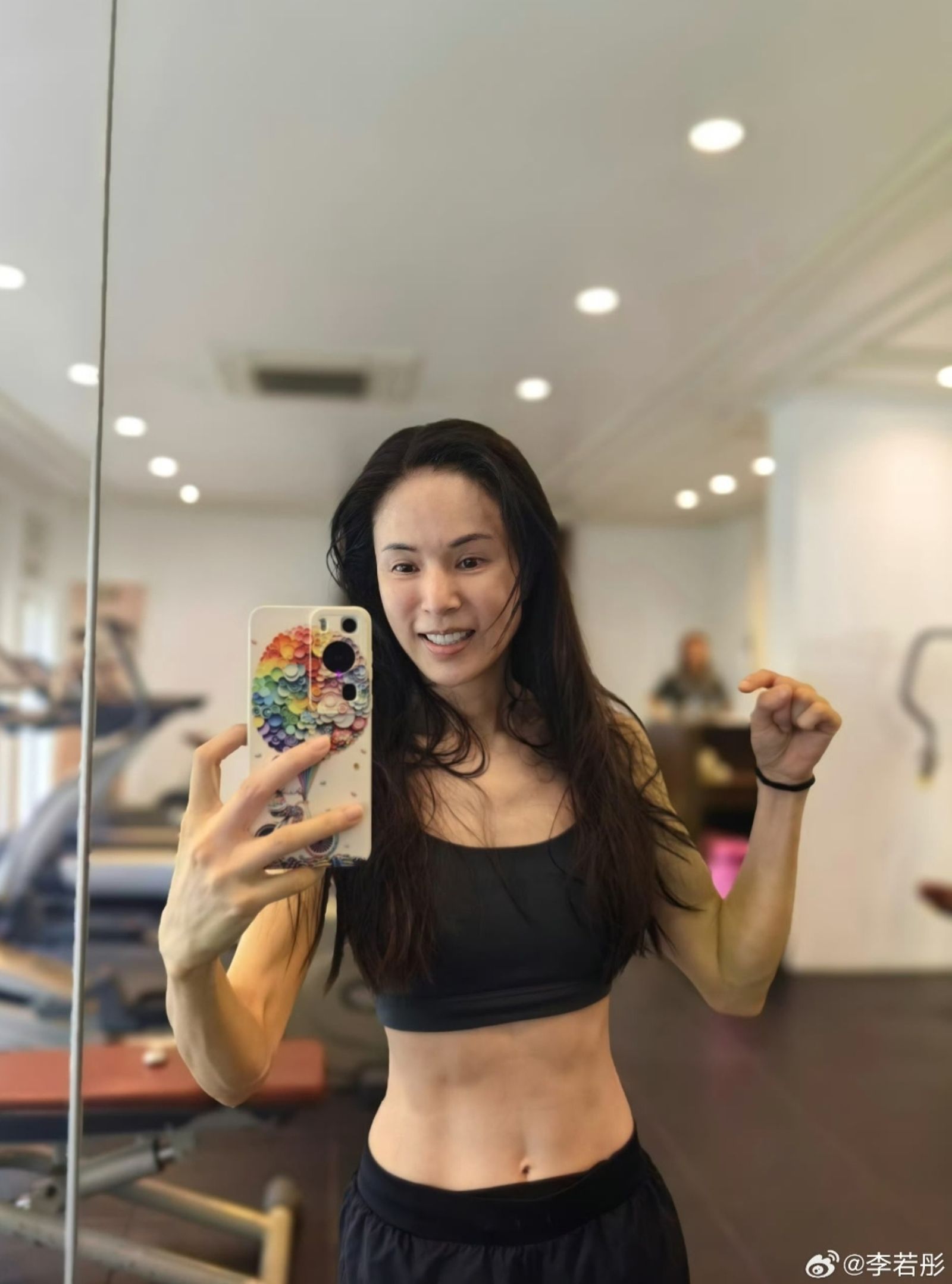 李若彤靠運動走出憂鬱低谷。翻攝李若彤微博