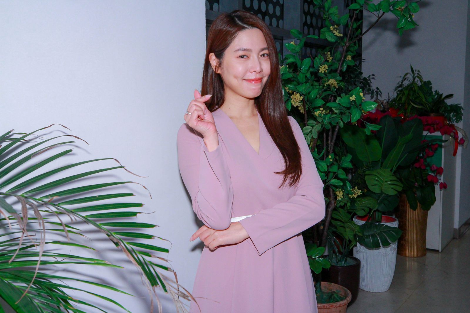 顏曉筠車禍遭撞飛！白家綺臨陣代打接替演出　和老公吳東諺組「亡命鴛鴦」忍笑意