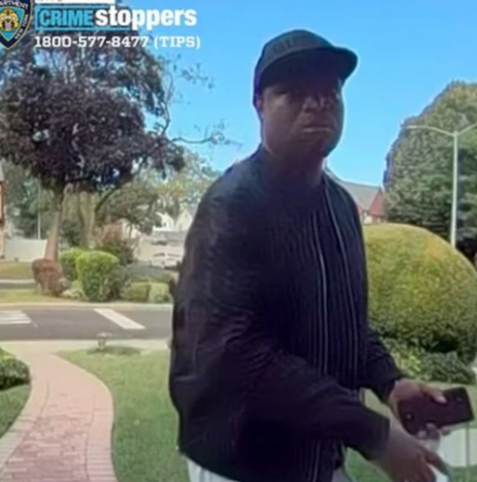 麥格里夫入屋前的外貌和穿搭全被監視器拍下。圖／翻攝自X