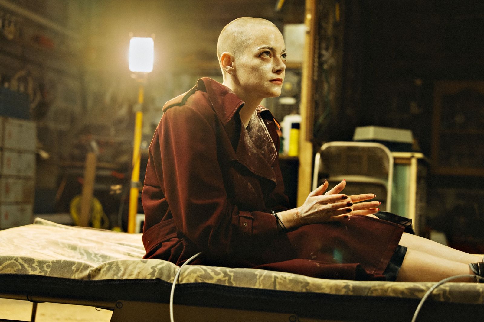 艾瑪史東為戲剃光頭！《暴蜂尼亞》片名源自古希臘傳說　改編自韓國電影