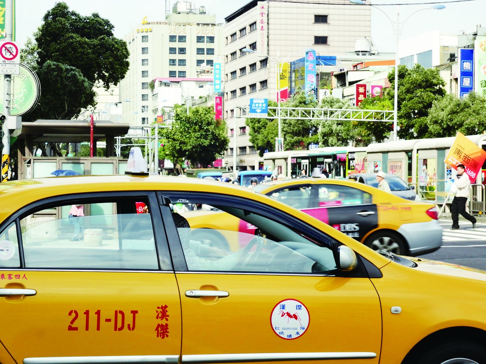 小黃運將狂盯螢幕！醫見「超狂內容」深感敬佩　網一看驚呆：高手在民間