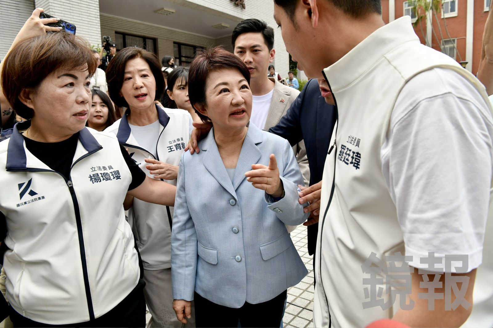 台中市長盧秀燕稱台中市商業會理事長謝豐享「是深綠的」還說民進黨選舉努力布局,所以他的做法想也理所當然。李智為攝