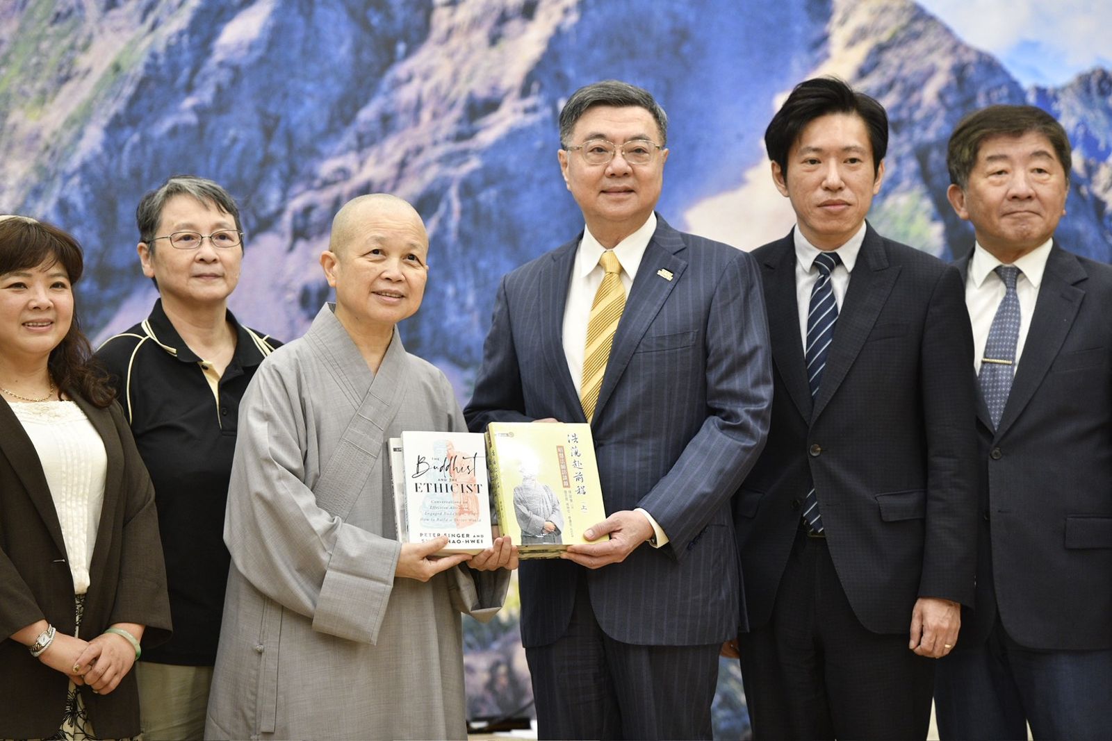 釋昭慧發起「拒領普發1萬」運動　卓榮泰表達感動：犧牲權利給國家更多思考