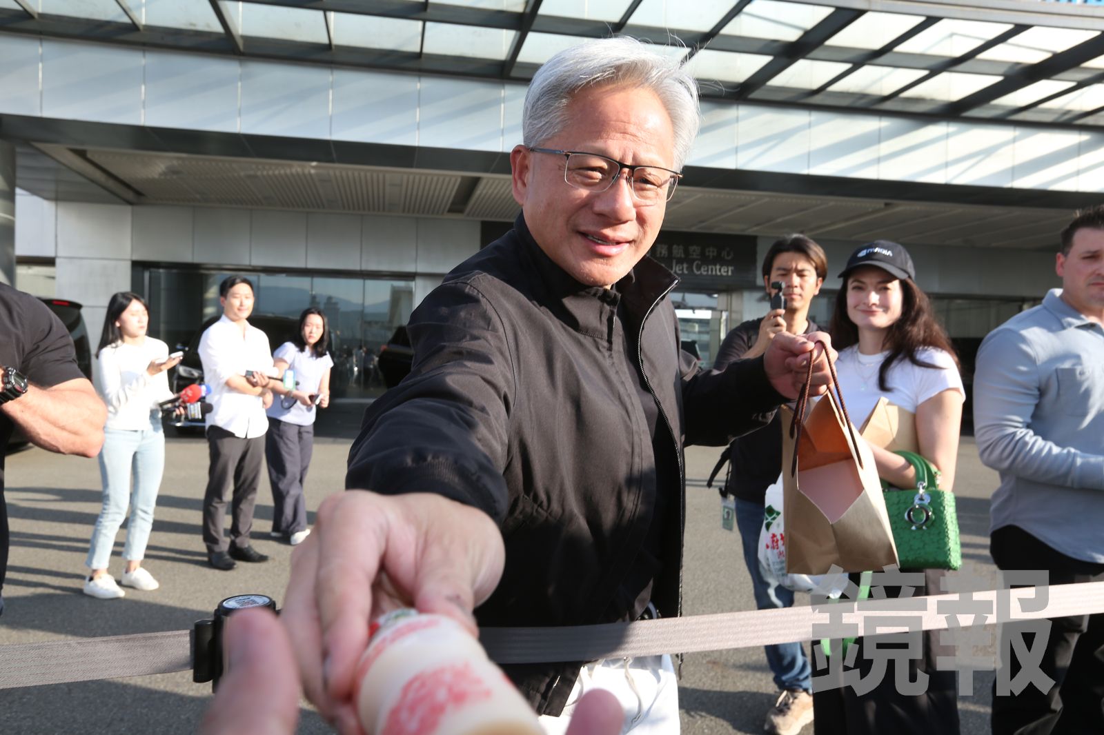 黃仁勳在台帶旺AI供應鏈!台股大漲千點衝破4萬3創紀錄