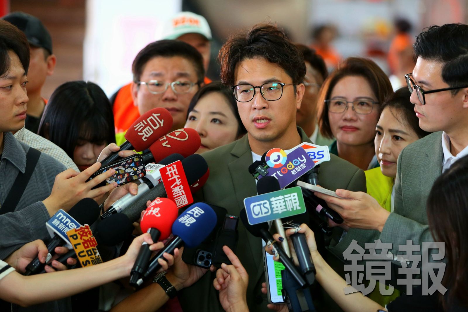 對於媒體人趙少康遭黨內連署開除國民黨黨籍,民進黨台北市長候選人沈伯洋說,「我們一定站在他這邊。」攝影姜永年