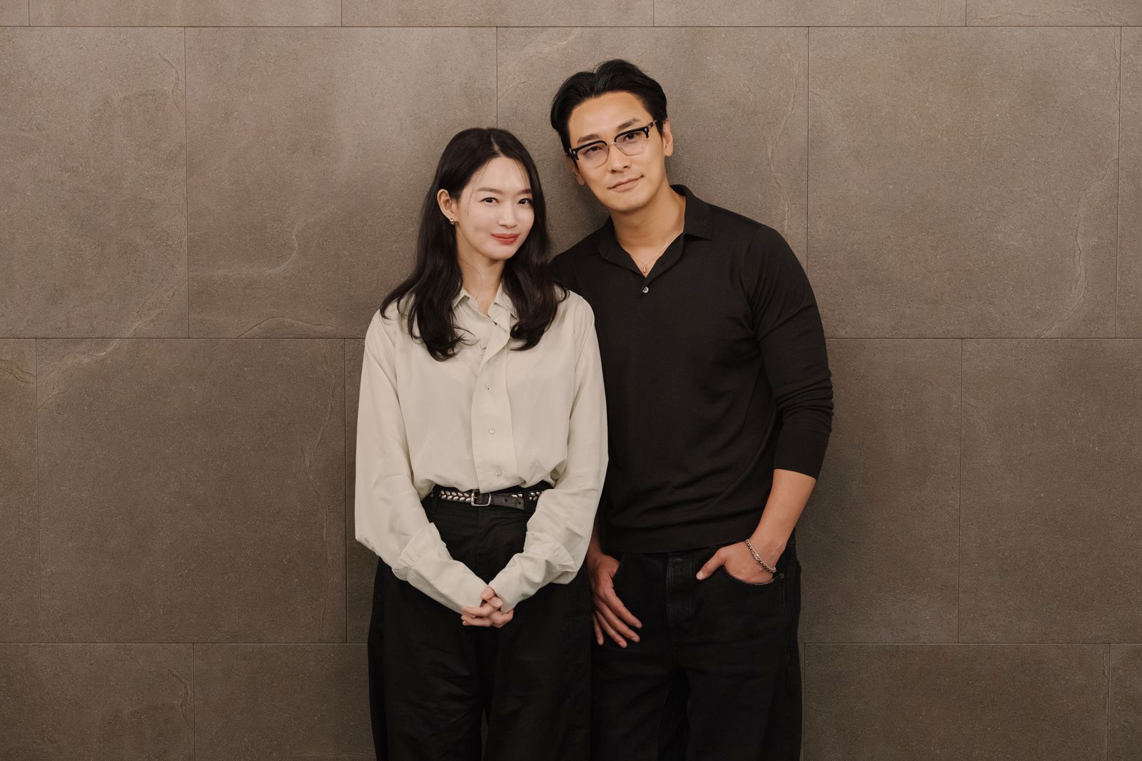 朱智勛（右）劇中化身渣男皇帝，背叛皇后申敏兒。 Disney+提供