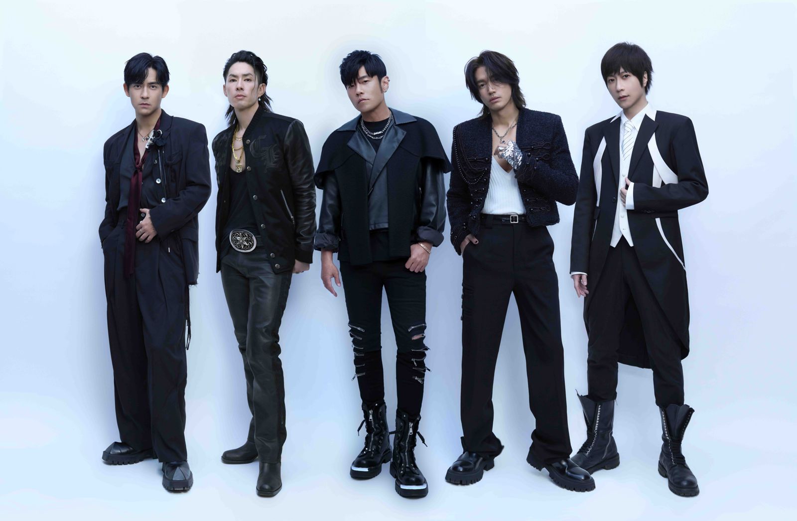 周杰倫、言承旭、吳建豪、周渝民與五月天阿信合唱〈恆星不忘Forever Forever〉。相信音樂提供