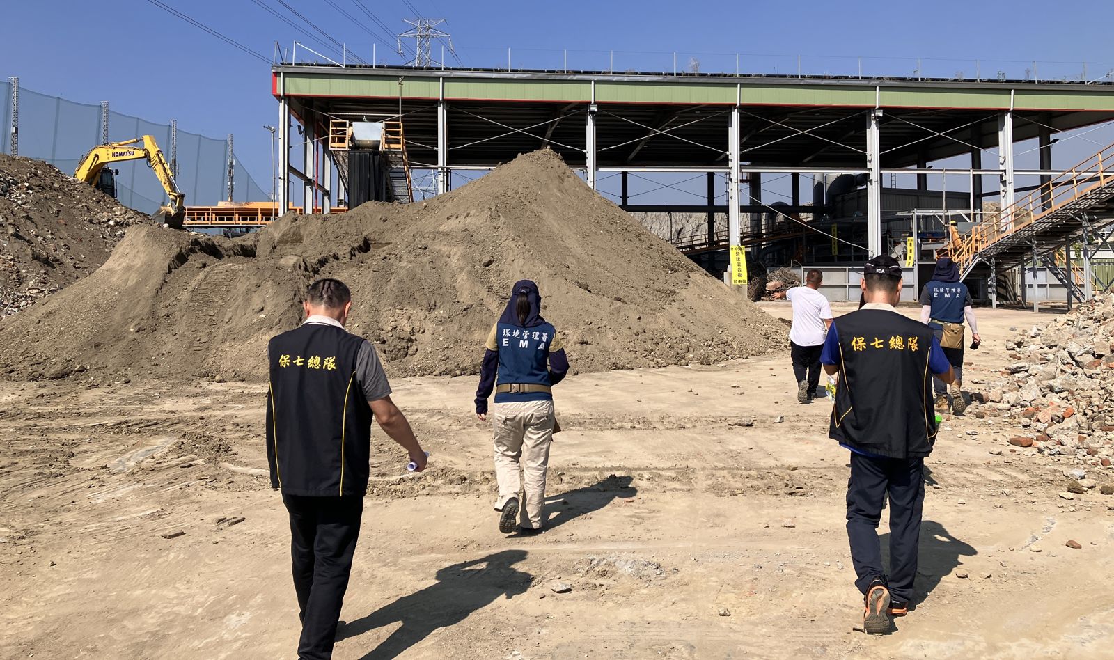 合法掩護非法！嚴打非法盜採土石與傾倒廢棄物　橋頭地檢署直搗5家土資場扣8台砂石車