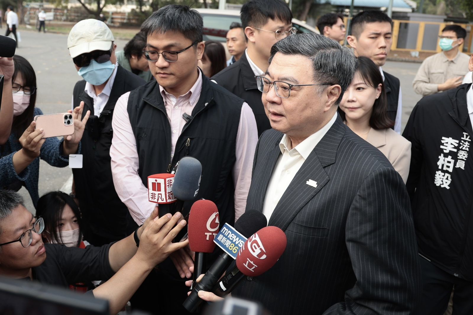 海馬士軍購卡關！中將黃文啟淚灑立院　卓榮泰心酸：國會議員於心何忍？