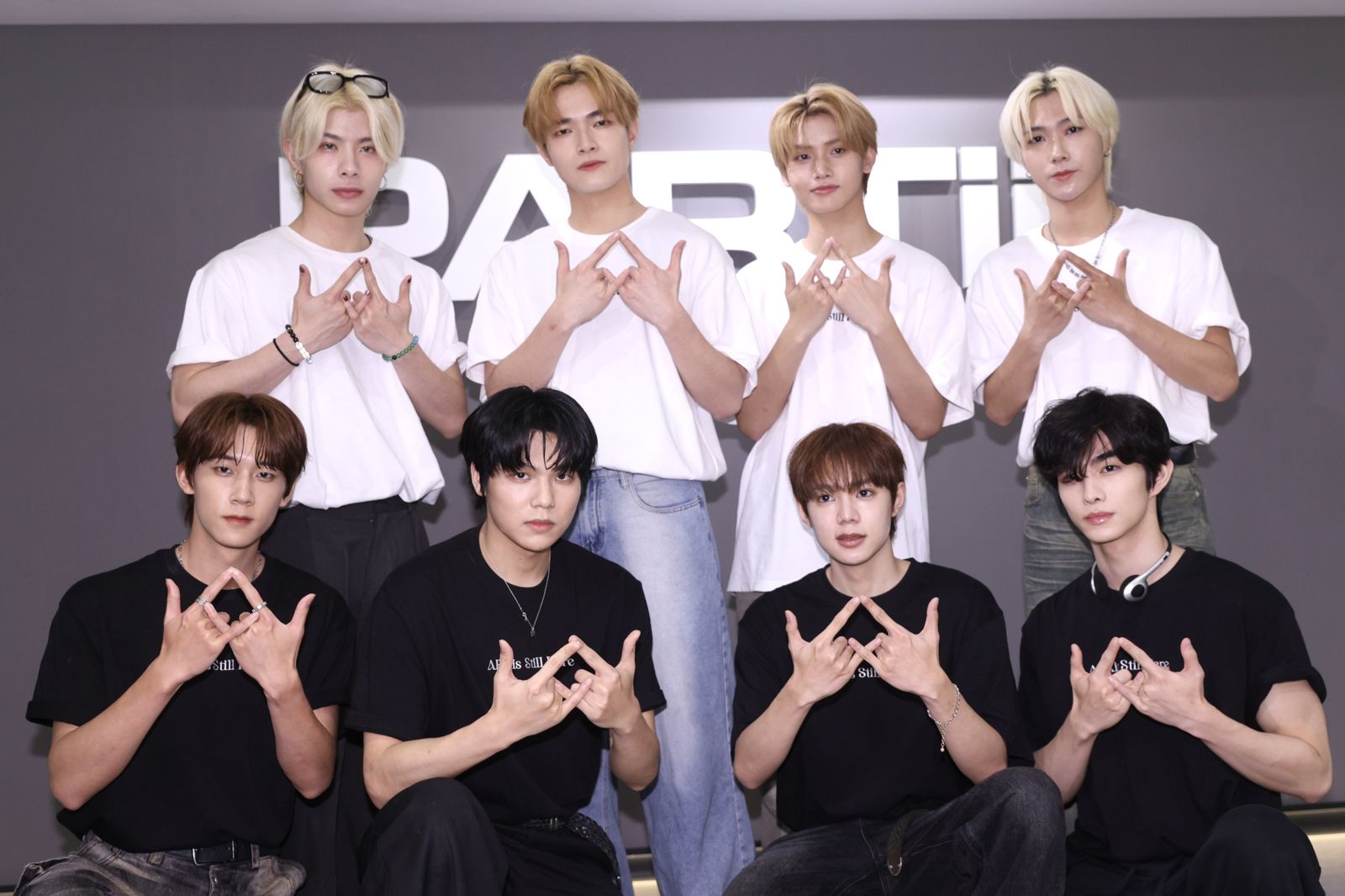 男團排練爆衝突！8人激辯「當場下跪」　內閧真相全曝光