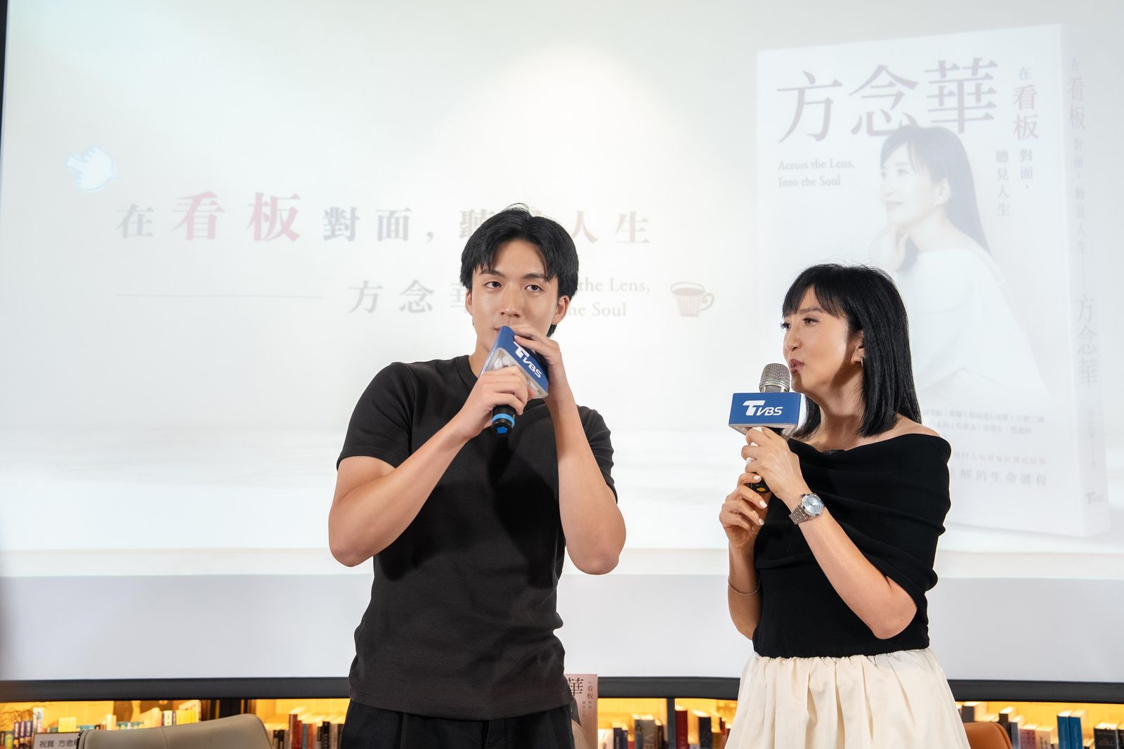 方念華的20歲小兒子驚喜現身。TVBS提供