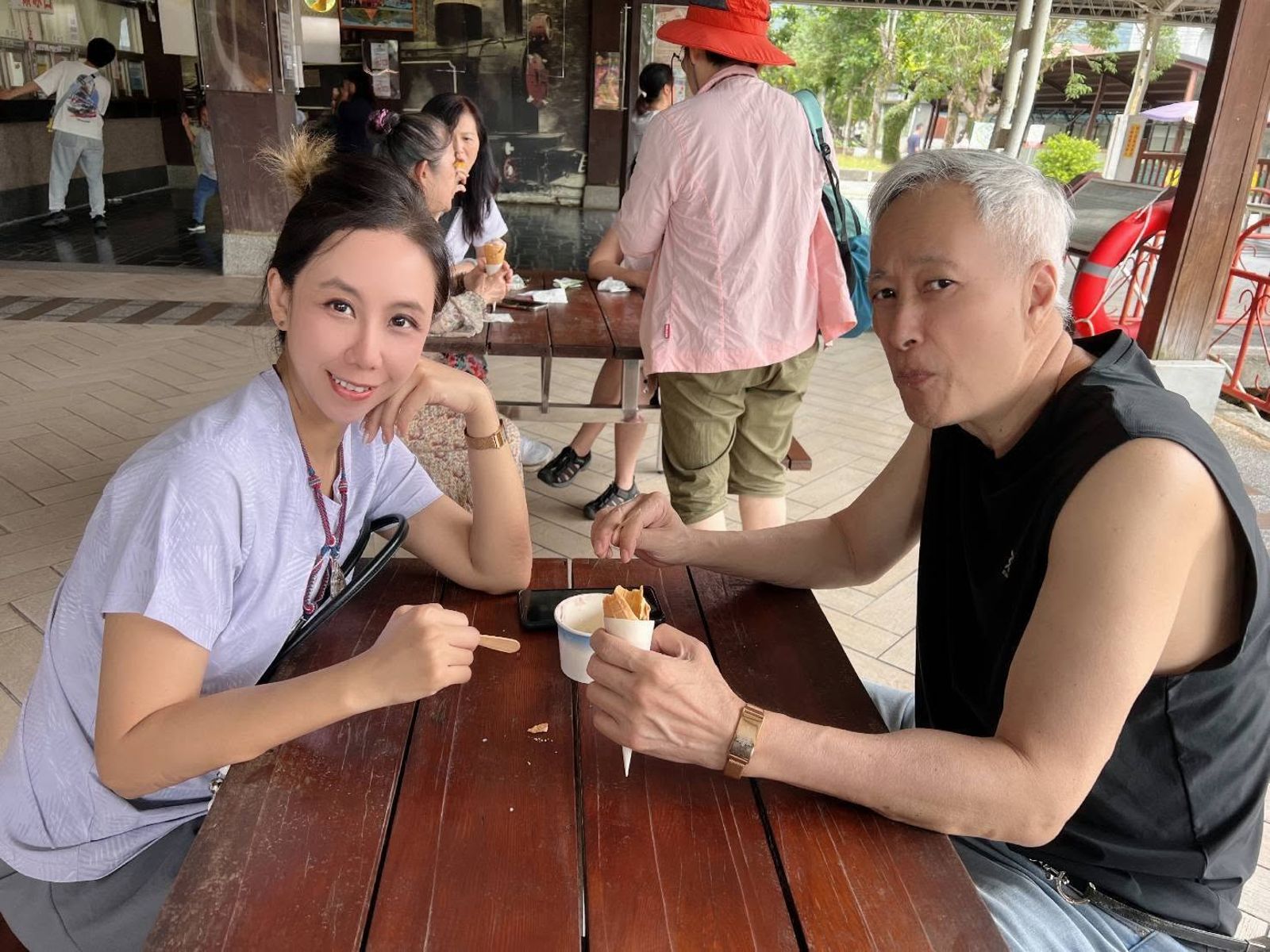 獨家/71歲姜厚任小24歲女友驚人背景受關注 再爆曾是資深戲骨學生!結識10多年私下為人曝光