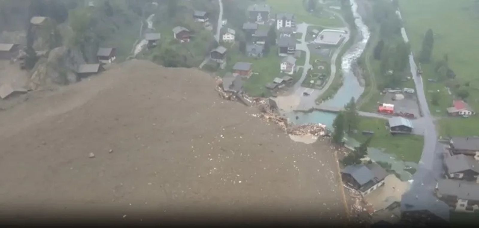 布拉滕幾乎被掩埋滅村。圖／翻自瑞士SRF畫面