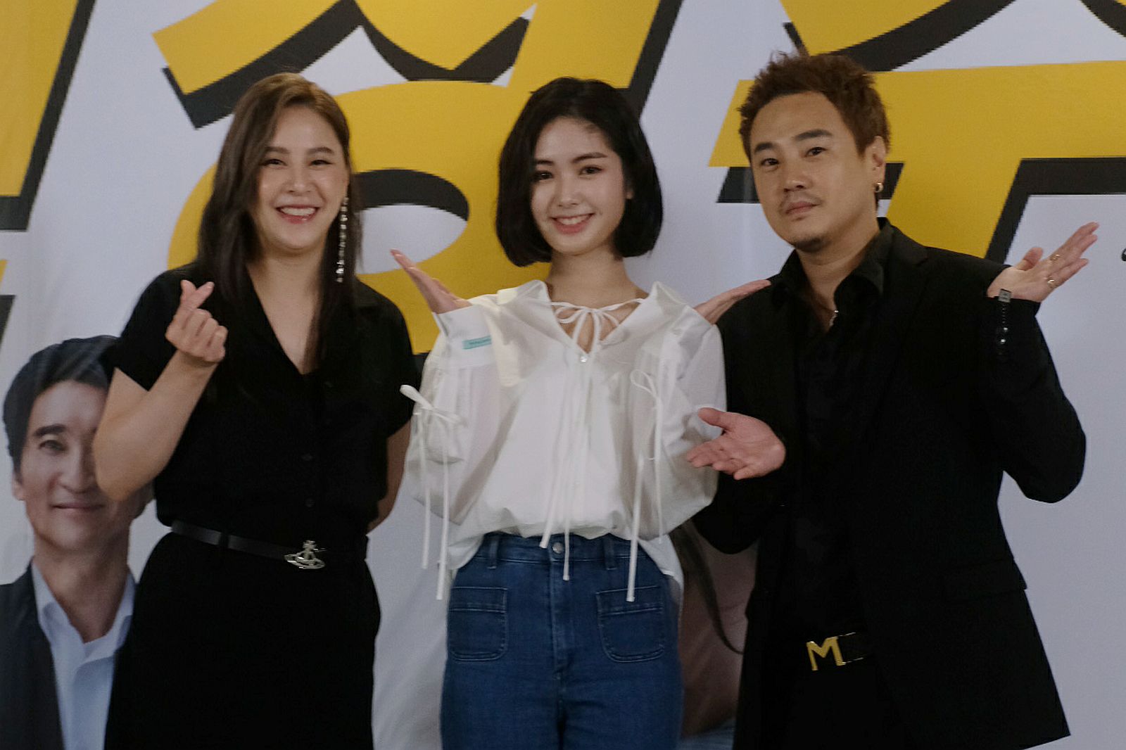 黃小柔(左起)、雷嘉汭、綠茶參與台韓電影《懸賞令》拍攝。童心娛樂提供