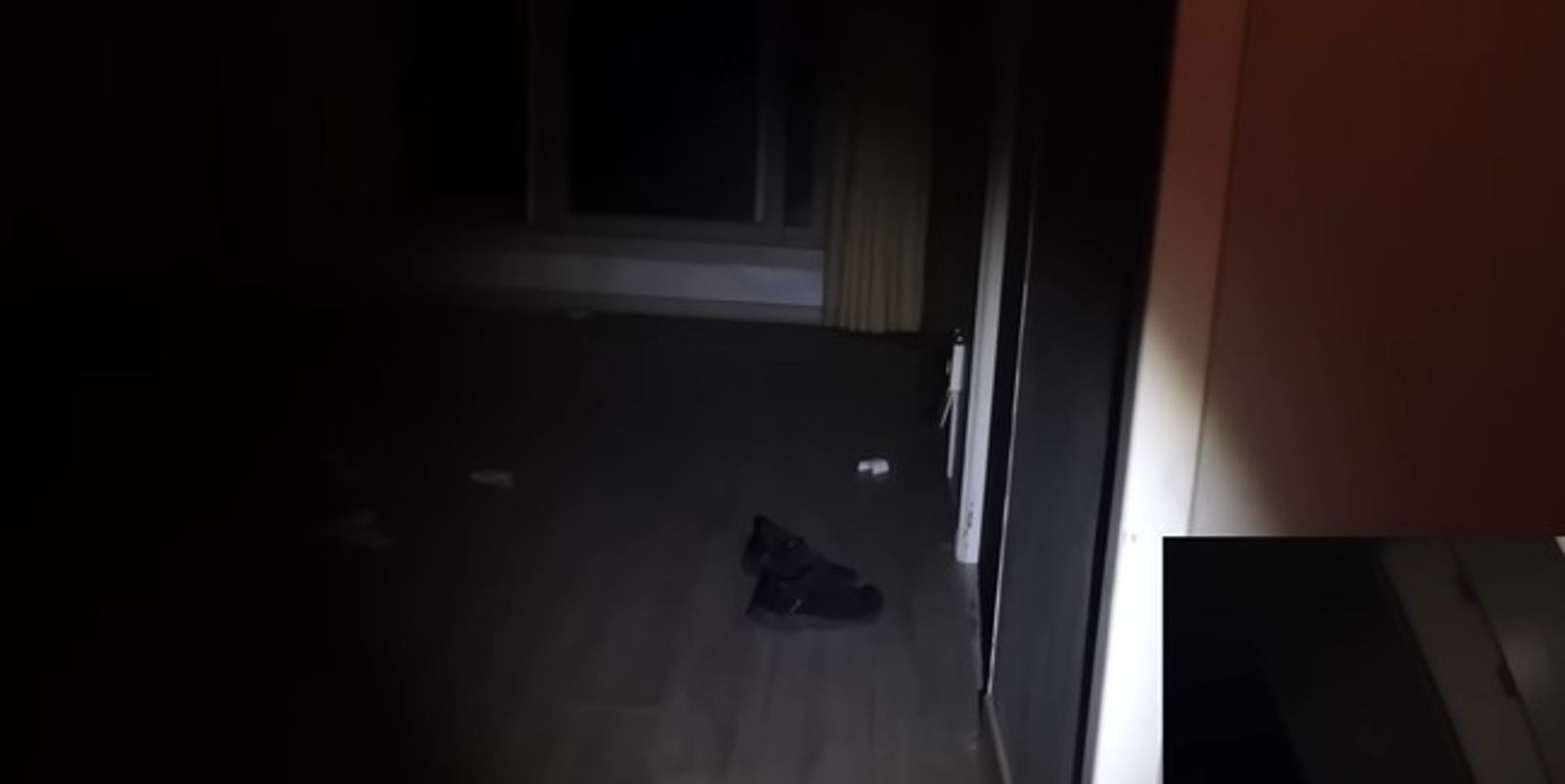 網紅探險廢墟鬼屋　驚見「不尋常的鞋」！真的有死者遺體