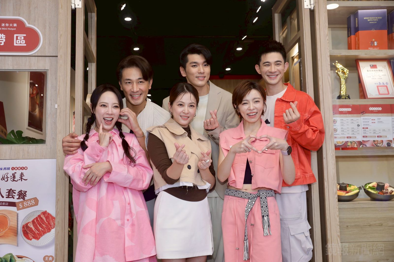 《好運來》二代勇兔（左起）、傅子純、蘇晏霈、吳政澔、王瞳、曾子益分別組成CP。林煒凱攝