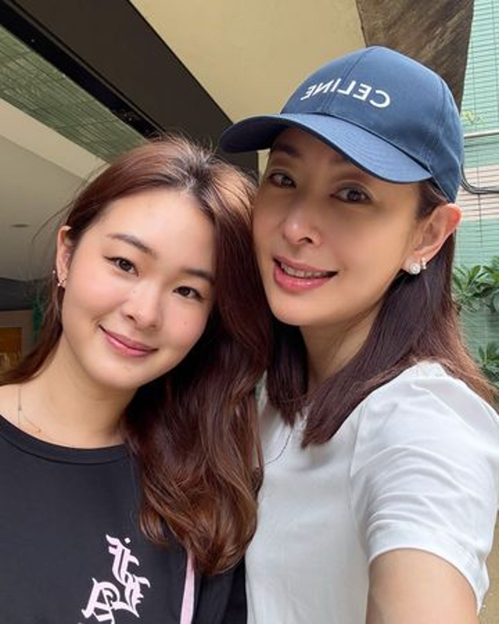 賈永婕和女兒小羽宛如姐妹。翻攝賈永婕臉書
