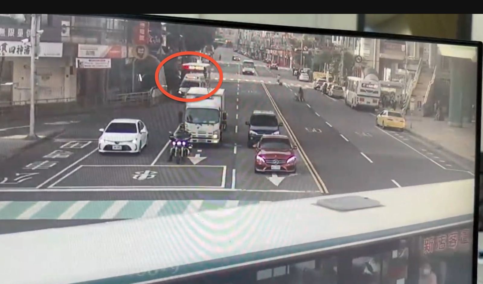 時間軸曝光!新店老翁3天前上公車沒下車 司機收班、發車竟都沒發現...乘客察覺已成冰冷遺體