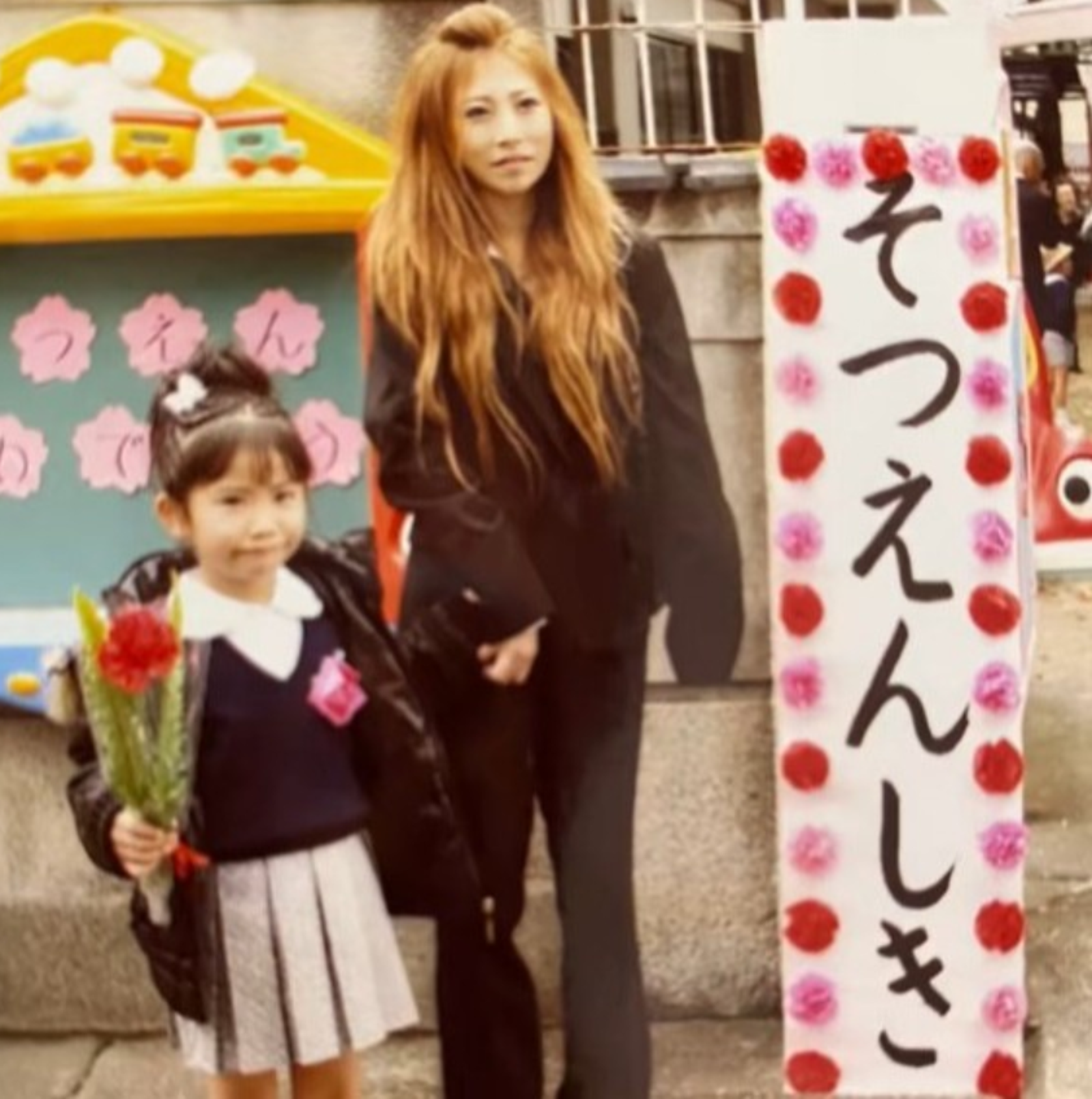 Yuka13歲懷孕14歲當媽媽。圖/翻攝畫面