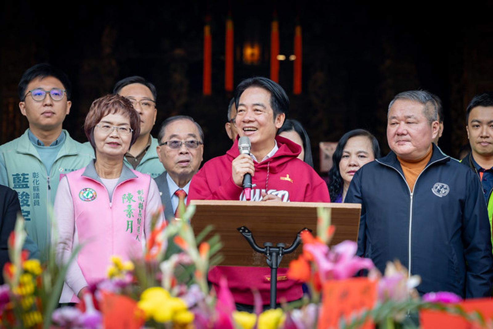 遭嘔吐物波及無礙！賴清德初三跑遍中台灣發福袋　廣宣經濟成長表現亮眼
