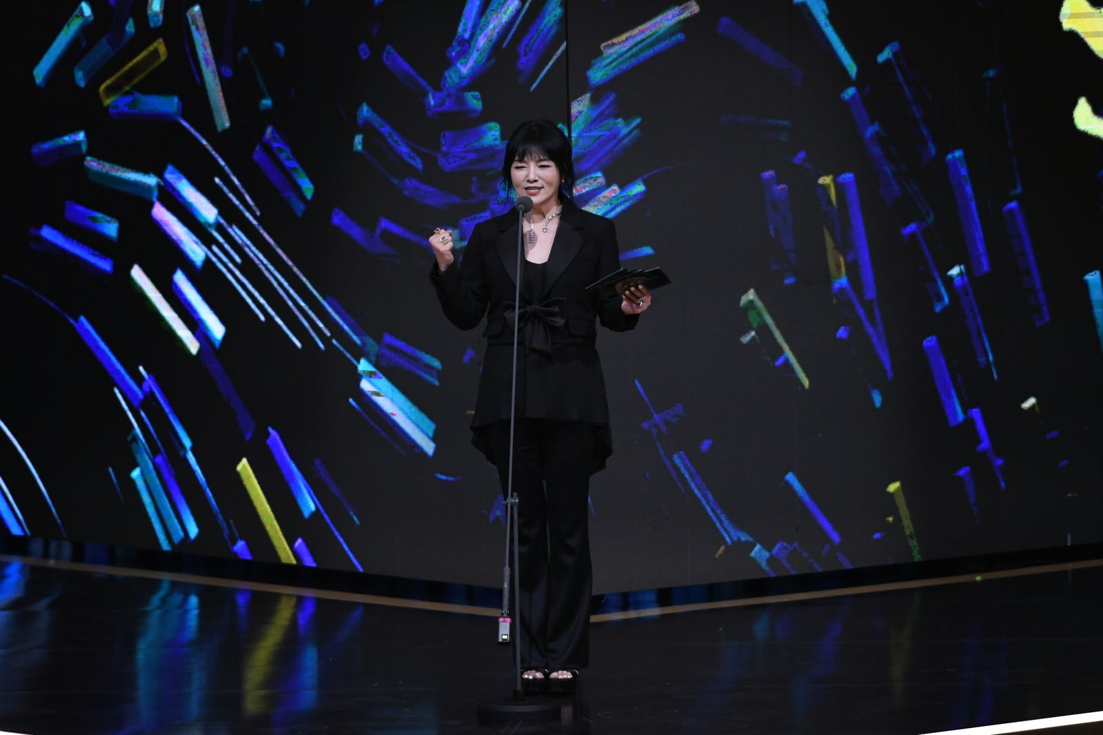 金鐘60/唐綺陽和金鐘同歲!全黑頒獎「瘦成閃電」:帶木星幸運傳承下去