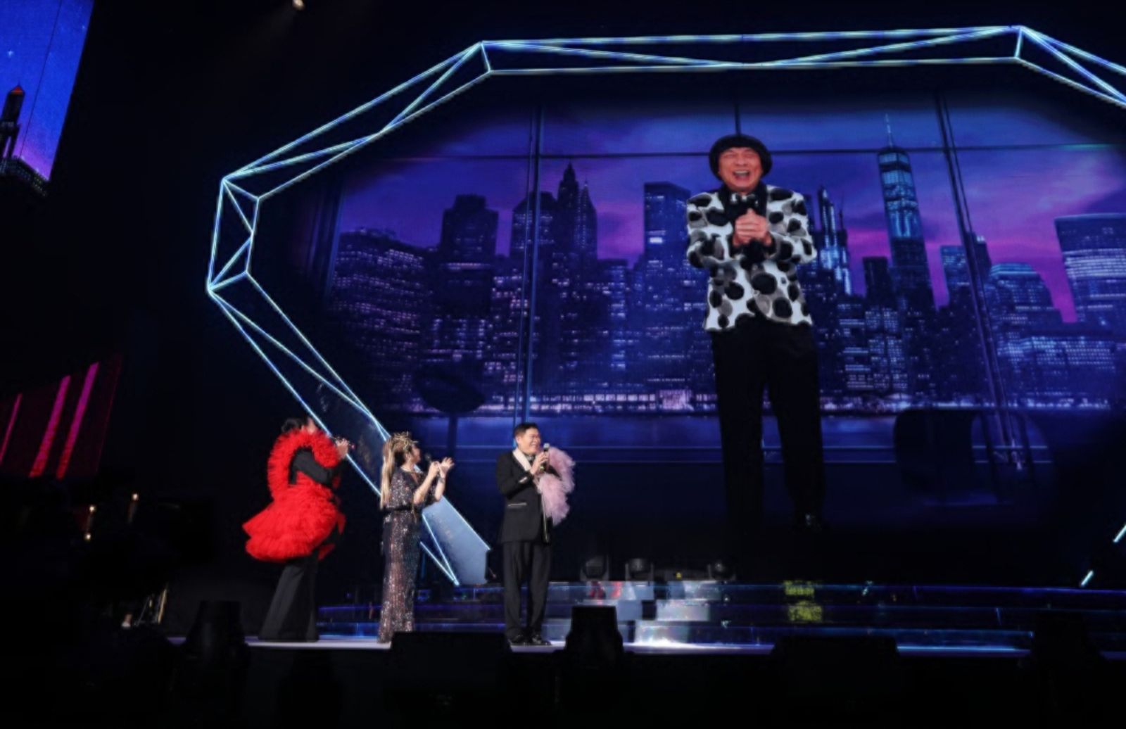 豬哥亮病逝8年復活了！陳亞蘭、王彩樺見他哽咽落淚「不忘求名牌」