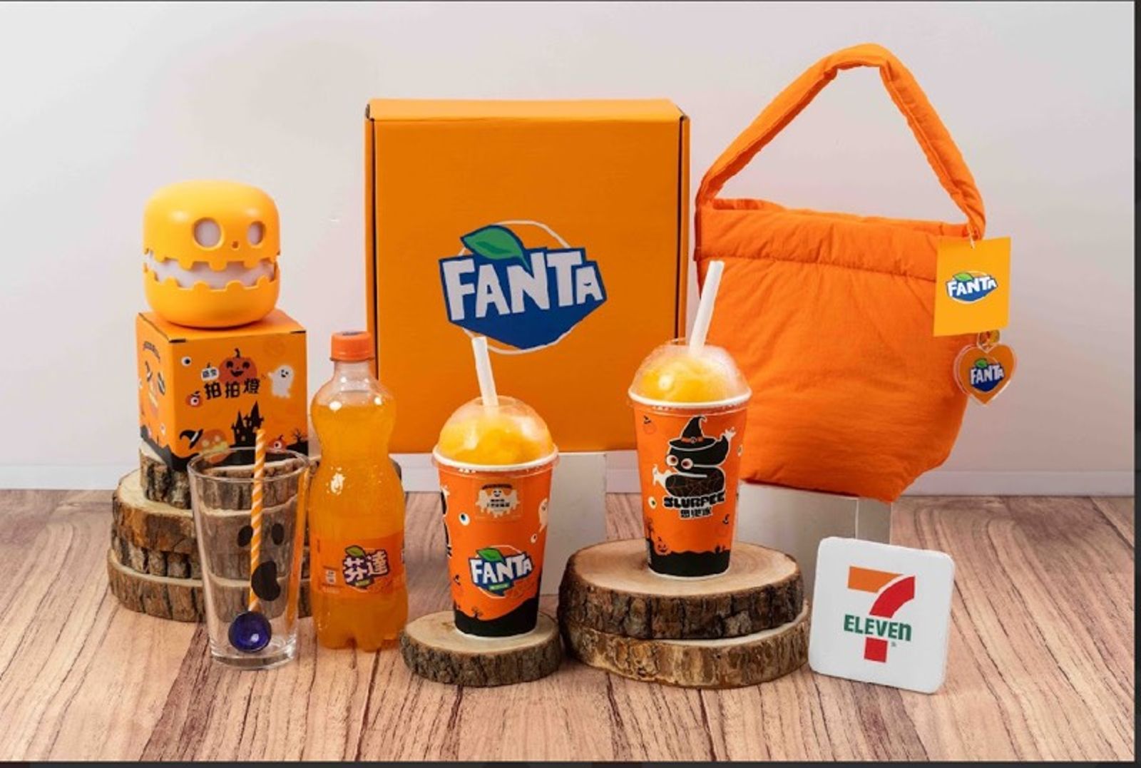 「芬達橘子思樂冰」喝得到橘子香氣和氣泡感。（39元／大杯）