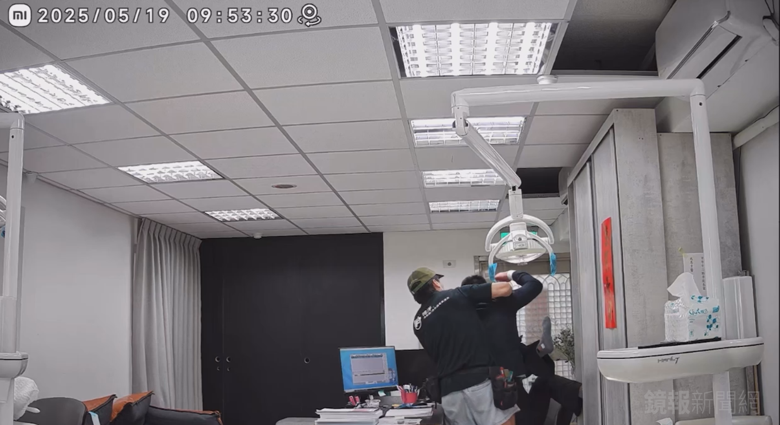 女牙醫被周男壓制在椅子上倒栽蔥狂揍。