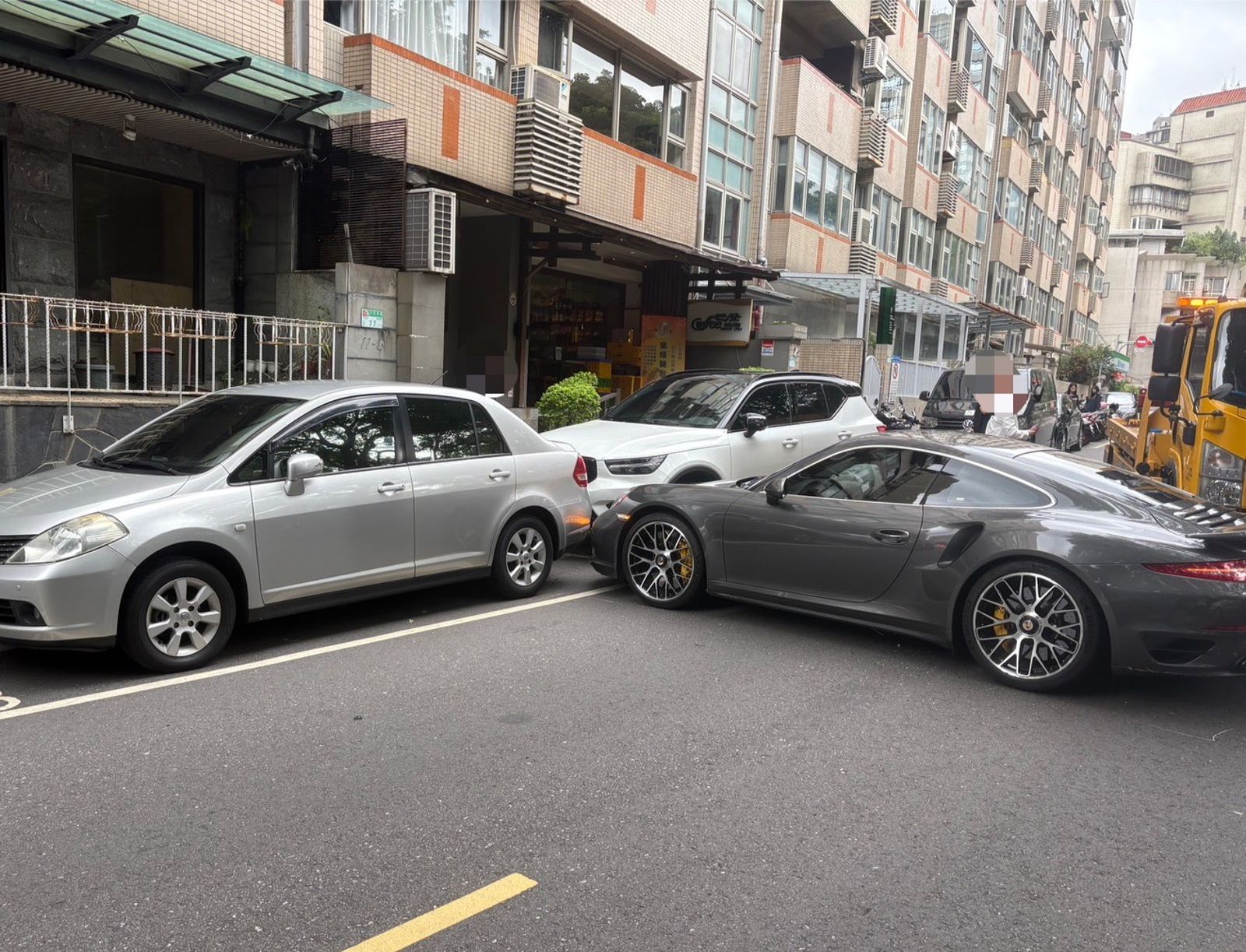 你就不該開車！天母無照男駕千萬保時捷　酒測值0仍恍神撞2車