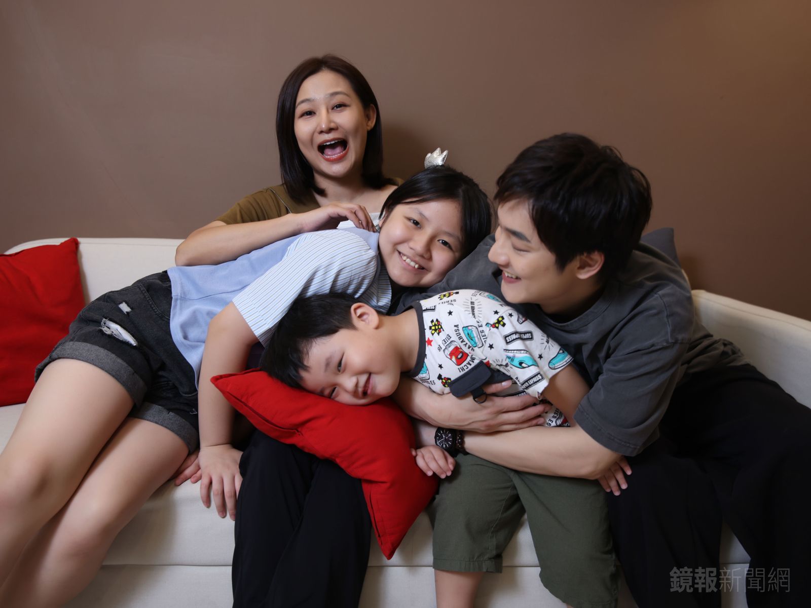 「那對夫妻」一家四口感情緊密幸福。攝影劉耀勻