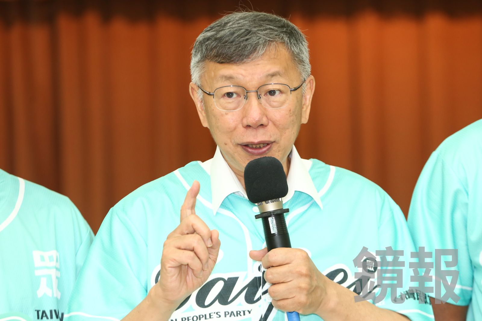 Meta災情引論戰!柯文哲喊數位主權 她反諷:數位蟑螂王
